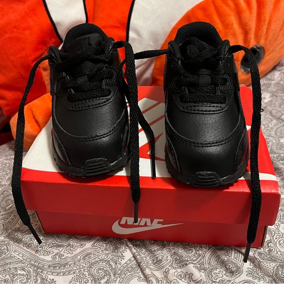 Nike Air Max 90s - Picture 5 of 5